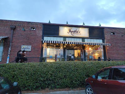 Amélie's French Bakery & Café